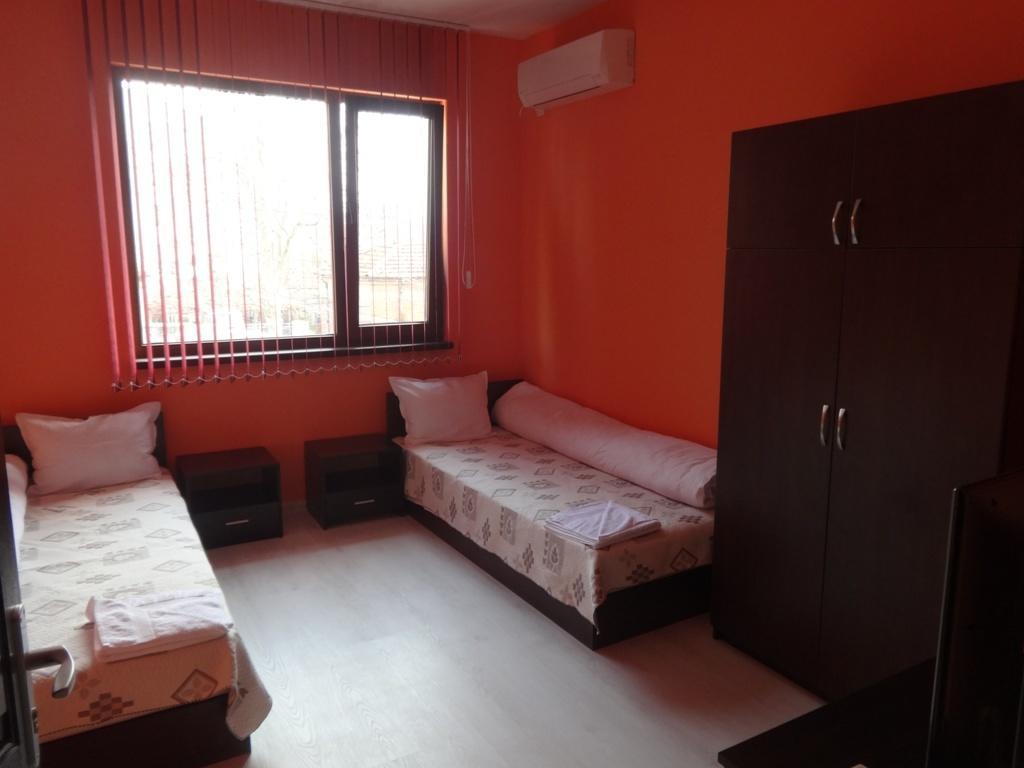 Guest House Karaulanov Elhovo  Dış mekan fotoğraf