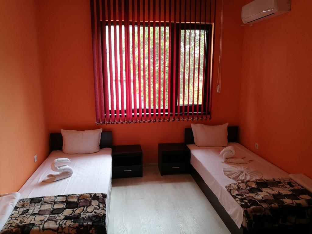 Guest House Karaulanov Elhovo  Dış mekan fotoğraf