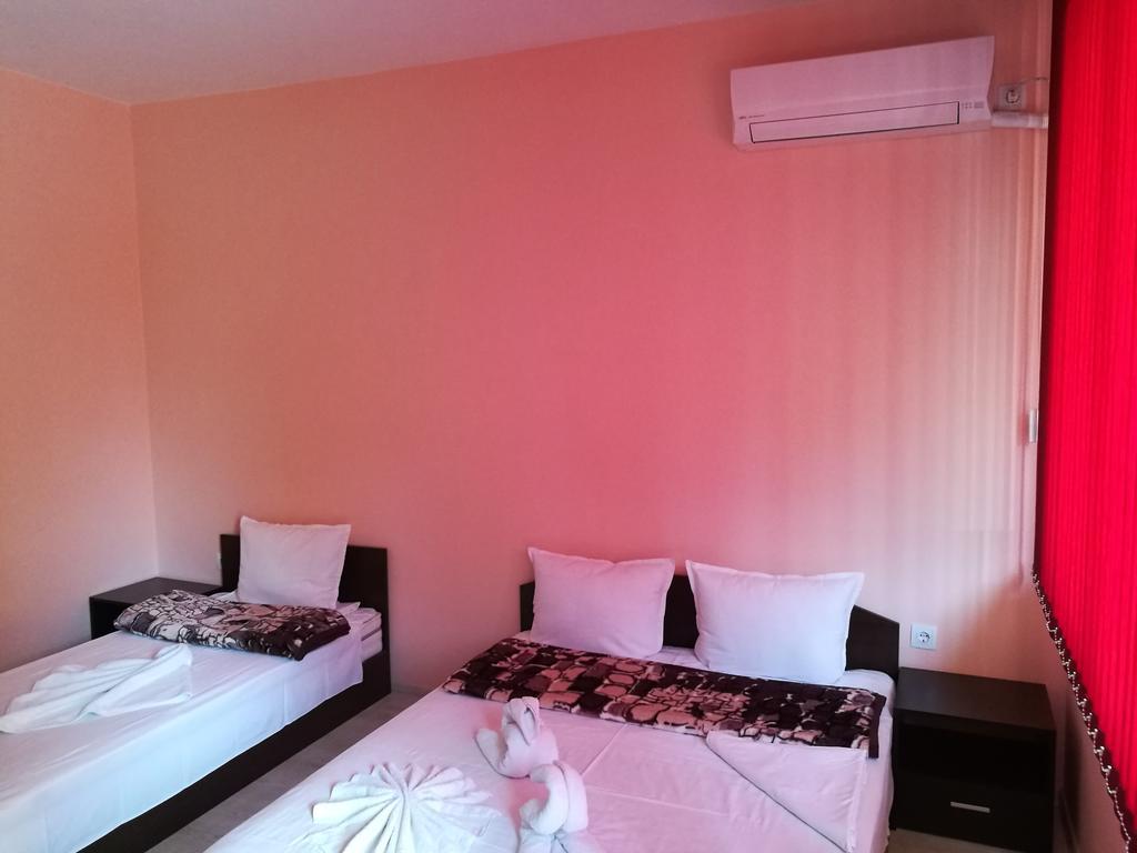 Guest House Karaulanov Elhovo  Dış mekan fotoğraf
