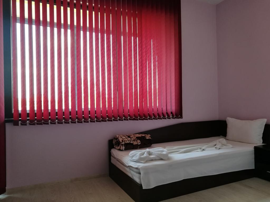 Guest House Karaulanov Elhovo  Dış mekan fotoğraf