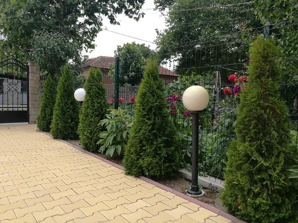 Guest House Karaulanov Elhovo  Dış mekan fotoğraf